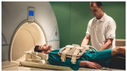 എംആർഐ സ്കാൻ റൂമിനുള്ളിൽ നിന്ന് തോക്ക് പൊട്ടി; അഭിഭാഷകന് ദാരുണാന്ത്യം !