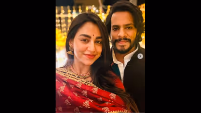 ಪತ್ನಿ ಕೈ ಹಿಡಿದು ನಿಂತ ನಿಖಿಲ್ ಕುಮಾರಸ್ವಾಮಿ; ಇದು ವ್ಯಾಲೆಂಟೈನ್ಸ್ ಡೇ ಸ್ಪೆಷಲ್!