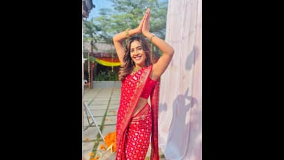 ಕೆಂಪು ಸೀರೆಯುಟ್ಟು ಹೇ ಲವರ್ಸ್ ಎಂದು ವ್ಯಾಲಂಟೈನ್ಸ್ ಡೇ ವಿಶ್ ಮಾಡಿದ ಸಾರಾ ಅಣ್ಣಯ್ಯ!