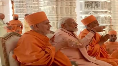 அபுதாபி இந்து கோயிலை திறந்து வைத்த பிரதமர் மோடி: ஆரத்தி வழிபாடு!