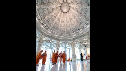 అబుదాబీలో మొట్టమొదటి హిందూ ఆలయాన్ని ప్రారంభించిన నరేంద్ర మోడీ (ఫోటోలు)