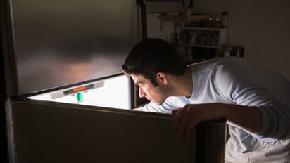 പാതിരാത്രിയിലെ വിശപ്പ്; ഈ പ്രശ്നമൊഴിവാക്കാൻ ചില ടിപ്സ്...