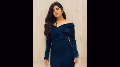 ನೀಲಿ ಡ್ರೆಸ್‌ನಲ್ಲಿ ಬಳುಕುವ ಬಳ್ಳಿಯಂತೆ ಮಿಂಚಿದ ಮೇಘಾ ಶೆಟ್ಟಿ: ಯಾವ ಬಾಲಿವುಡ್ ಹೀರೋಯಿನ್‌ಗೂ ಕಮ್ಮಿಯಿಲ್ಲ ಎಂದ ಫ್ಯಾನ್ಸ್‌!