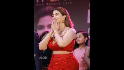 ಕೆಂಪು ಡ್ರೆಸ್‌ನಲ್ಲಿ ಮೈಮಾಟ ಪ್ರದರ್ಶಿಸಿದ ಹನಿ ರೋಸ್‌: ಸೀರೆ ಹಾಕೋದು ಮರೆತ್ರಾ ಎಂದು ಟ್ರೋಲ್ ಮಾಡಿದ ಫ್ಯಾನ್ಸ್‌!