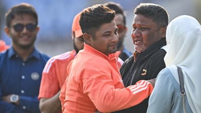 India vs England: సంవత్సరాల నిరీక్షణకు తెర.. కన్నీళ్లు పెట్టుకున్న సర్ఫరాజ్ ఖాన్ తండ్రి.. ఎందుకంటే..?