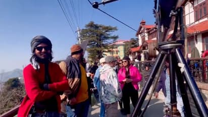 32 വര്ഷത്തെ ഇടവേള; ആ തെന്നിന്ത്യന് നടിയെ വീണ്ടും ഹിന്ദി സിനിമയില് അവതരിപ്പിക്കാന് 'ഗദര് 2' സംവിധായകന്