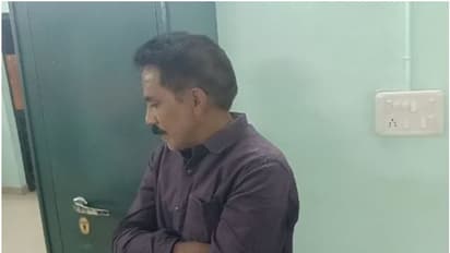 വണ്ടിയിടിച്ച് ചത്ത മുള്ളന്പന്നിയെ വലിച്ച് ജീപ്പിലിട്ടു, വീട്ടിലെത്തിച്ച് കറിവെച്ച് ആയുർവേദ ഡോക്ടര്, അറസ്റ്റ്