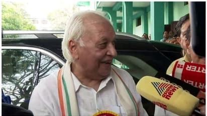 'അദ്ദേഹം നാടക കമ്പനിയുടെ സംവിധായകനായി മാറി, ഒരു കൈകൊണ്ട് പ്രവർത്തകരെ വിടും, ഒരു കൈകൊണ്ട് തടയാൻ പൊലീസിനെ വിടും'