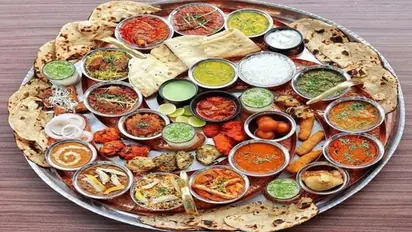 खाने के हैं शौकीन तो जिंदगी में जरूर उठाएं इन जगहों का स्वाद 