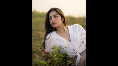 ಕೆರೆ ದಂಡೆ ಮೇಲೆ ಒಂಟಿಯಾಗಿ ಕುಳಿತ ರುಕ್ಮಿಣಿ ಪುಟ್ಟಿ: ನಿಮ್ಮನ್ನ ನೋಡ್ತಿದ್ರೆ ಪರಿಸರಕ್ಕೂ ಅಸೂಯೆ ಆಗುತ್ತೆ ಎಂದ ಫ್ಯಾನ್ಸ್‌!