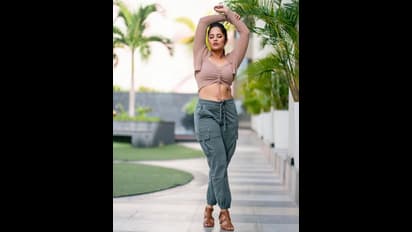 ತಾಯಿಯಾದ್ರೂ ನಿಮ್ಮ ಫಿಗರ್ ಹೇಗೆ ಮೆಂಟೈನ್ ಮಾಡ್ತೀರಾ?: ಪುಷ್ಪ ನಟಿಯ ಟ್ರೆಂಡಿ ಫೋಟೋಶೂಟ್‌ಗೆ ಬಂತು ವೈರಲ್ ಕಾಮೆಂಟ್!