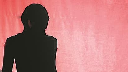 ಬೆಂಗಳೂರು: ಜೈಲಿಂದಲೇ ಆಶ್ಲೀಲ ಫೋಟೋ ಕಳುಹಿಸಿ ಬ್ಲ್ಯಾಕ್ಮೇಲ್