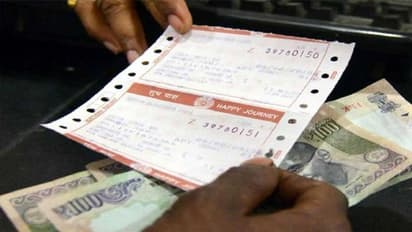ട്രെയിൻ ടിക്കറ്റ് എങ്ങനെ ട്രാൻസ്ഫർ ചെയ്യാം; യാത്രക്കാർക്ക് ഇനി പണം നഷ്ടമാകില്ല