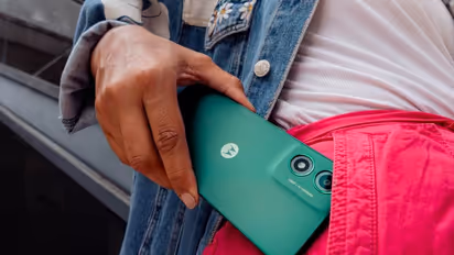 வெறும் ரூ.6,249 க்கு பக்காவான ஸ்மார்ட்போன்! பட்ஜெட் மொபைல் சந்தையில் அலப்பறை கிளப்பும் மோட்டோ!