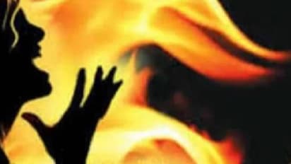 ഭർത്താവ് പ്രതിയായ പീഡനക്കേസ്; ഒത്തുതീർക്കാനെത്തിയ ഗർഭിണിയെ കൂട്ടബലാത്സംഗം ചെയ്ത് തീകൊളുത്തി, കുഞ്ഞ് മരിച്ചു