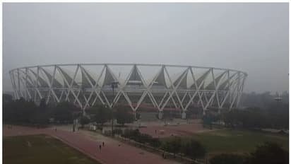 വിവാഹ ചടങ്ങിന് വേണ്ടി ജവഹർലാൽ നെഹ്റു സ്റ്റേഡിയത്തിലൊരുക്കിയ പന്തൽ തകർന്നുവീണു; 11 പേര്ക്ക് പരിക്ക്