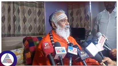 ರಂಭಾಪುರಿ ಶ್ರೀಗಳ ಕಾರಿನ ಮೇಲೆ ಚಪ್ಪಲಿ ಎಸೆದ ಮಠದ ಭಕ್ತರು!