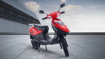 பட்ஜெட் விலையில் நல்ல மைலேஜ்.. இப்போ நல்ல ஆஃபர் கூட இருக்காம் - Hero Electric Flash விலை மற்றும் ஸ்பெக் இதோ!