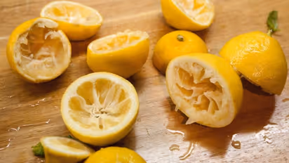 ചെറുനാരങ്ങ പിഴിഞ്ഞ് ബാക്കി വരുന്ന തൊണ്ട് കൊണ്ടുള്ള അഞ്ച് ഉപയോഗങ്ങള്...