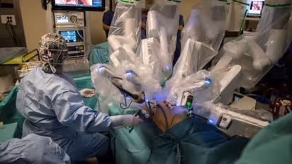 'ക്യാൻസര് ശസ്ത്രക്രിയക്കിടെ റോബോട്ട് ചതിച്ചു'; നഷ്ടപരിഹാരം ചോദിച്ച് മരിച്ച രോഗിയുടെ ഭര്ത്താവ്