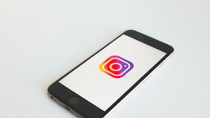 ಇನ್ಸ್ಟಾಗ್ರಾಂ ರೀಲ್ಸ್ಗೆ ದಾಸಳಾಗಿದ್ದ ಮಹಿಳೆ: ಗಂಡ ಮೊಬೈಲ್ ಕಿತ್ತುಕೊಂಡಿದ್ದಕ್ಕೆ ನೇಣಿಗೆ ಶರಣು