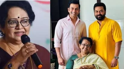  വേദിയിൽ കണ്ണീരണിഞ്ഞ് ഇന്ദ്രനും പൃഥ്വിയും, കണ്ണുനിറഞ്ഞ് നന്ദി വാക്കുകളുമായി മല്ലികാമ്മയും, 50 സിനിമാ വര്‍ഷം