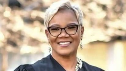 പിരിയാമെന്ന് കാമുകൻ, ക്രോധമടക്കാനായില്ല, ജില്ലാ ജഡ്ജിയായ കാമുകി ചെയ്തത് കണ്ടോ? കണ്ണിന്റെ കാഴ്ചവരെ പോയി