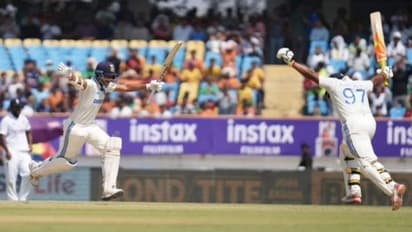 ആദ്യം ഉടക്കി, പിന്നെ ഡബിളടിച്ചപ്പോള്‍ യശസ്വിയെക്കാള്‍ വലിയ ആഘോഷം, ആറ്റിറ്റ്യൂഡിലും സൂപ്പറാണ് സര്‍ഫറാസ് 