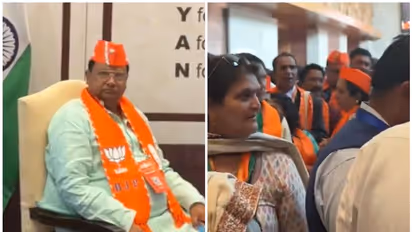 ഒരു ഒഴിഞ്ഞ കസേരയിരുന്ന് പടമെടുക്കാൻ ബിജെപി നേതാക്കളുടെ കൂട്ടയിടി! കാരണം കണ്ട് ഞെട്ടി സോഷ്യൽ മീഡിയ