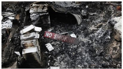 സോംബി ഫയർസ്; കടുത്ത മഞ്ഞ് കാലത്തും അവസാനിക്കാത്ത പുകയുമായി കാനഡയിലെ കാട്ടുതീ !