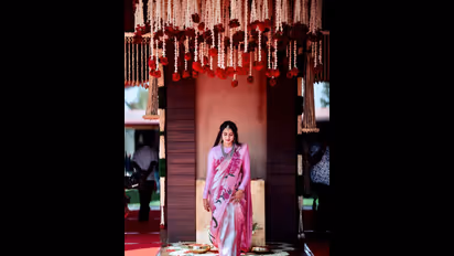 ಅಪ್ಸರೆಯಂತೆ ಕಾಣ್ತಾರೆ ಡಿಕೆಶಿ ಮಗಳು, ಇವರೇ ರಾಜ್ಯದ ಮೊದಲ ಲೇಡಿ ಸಿಎಂ ಅಂತಿದ್ದಾರೆ ನೆಟ್ಟಿಗರು!