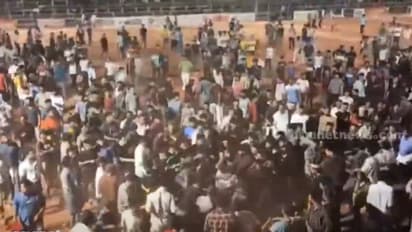 മലപ്പുറത്ത് ഫുട്ബോള് മത്സരത്തിനിടെ കൂട്ടത്തല്ല്; 15 പേര്ക്ക് പരുക്ക്, വീഡിയോ