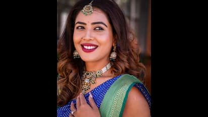 ಮತ್ತೆ ಸೀರೆಯುಟ್ಟು ಪೋಸ್ ನೀಡಿದ ಸಾರಾ ಅಣ್ಣಯ್ಯ ಅಂದಕ್ಕೆ ಫ್ಯಾನ್ಸ್ ಫಿದಾ 