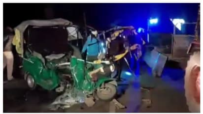 ടെമ്പോ വാനും ട്രക്കും കൂട്ടിയിടിച്ച് ഒമ്പത് മരണം, അപകടത്തിൽപ്പെട്ടത് വിവാഹച്ചടങ്ങില് പങ്കെടുത്ത് മടങ്ങിയവർ