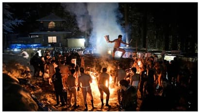 യുവാക്കളെ കിട്ടാനില്ല; 1295 വര്ഷം പഴക്കമുള്ള 'നഗ്ന പുരുഷന്മാ'രുടെ ഉത്സവത്തിന് തിരശീല വീഴുന്നു