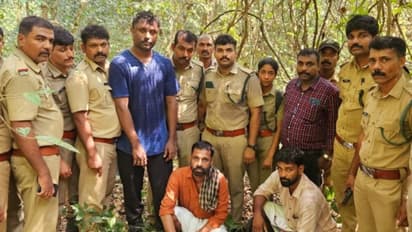 വേട്ട ലൈസൻസില്ലാത്ത നാടൻ തോക്കുപയോഗിച്ച്, ആദ്യം കിട്ടിയത് കാട്ടുപോത്തിന്‍റെ തല, നിലമ്പൂരിൽ 4 പേർ അറസ്റ്റിൽ