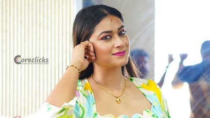 ಕ್ರಾಪ್ ಟಾಪ್ , ಜೀನ್ಸಲ್ಲಿ ಮಿಂಚಿದ ತನಿಷಾ ಕುಪ್ಪಂಡ: ಸೀರೆ ಉಟ್ಕೊಳಿ ಮೇಡಂ ಎಂದ ಜನ