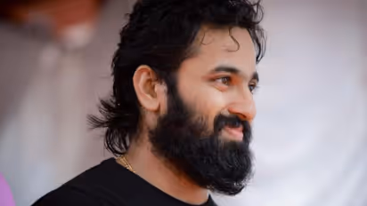 ' ഏപ്രില്‍ 11ന് നിങ്ങളുടെ വിഡ്ഢി ദിനമായിരിക്കും', വിമര്‍ശകനെ കണക്കറ്റ് പരിഹസിച്ച് ഉണ്ണി മുകുന്ദൻ