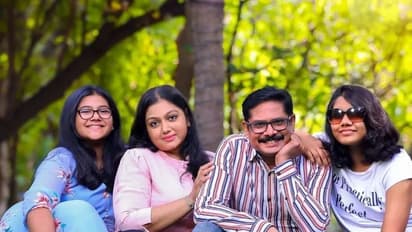 48 வயதில் மறைந்த நடிகர் மனோஜ் பாரதி ராஜாவின் மனைவி மற்றும் மகள்களை பார்த்திருக்கீங்களா?