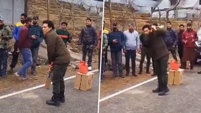 ഭൂമിയിലെ സ്വര്‍ഗത്തില്‍ അവതരിച്ച് ക്രിക്കറ്റ് ദൈവം; കശ്‌മീരില്‍ ബാറ്റേന്തി സച്ചിന്‍- വീഡിയോ