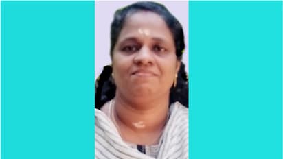 സ്കൂട്ടറിൽ ബൈക്കിടിച്ച് തെറിച്ചുവീണു, പിന്നാലെ ടിപ്പർ കയറി ഫോട്ടോ​ഗ്രാഫറായ യുവതിക്ക് ദാരുണാന്ത്യം