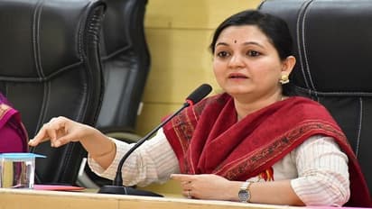 ಧಾರವಾಡ ಲೋಕ ಕದನ 2024: ಚುನಾವಣೆ ಕರ್ತವ್ಯಕ್ಕೆ ಸಕಾರಣವಿಲ್ಲದೆ ವಿನಾಯಿತಿ ಇಲ್ಲ, ಡಿಸಿ ದಿವ್ಯ ಪ್ರಭು