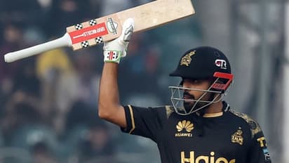 വിമര്ശനവും പഴിയുമെല്ലാം ഒരുവഴിക്ക്, മറുവശത്ത് ലോക റെക്കോര്ഡിട്ട് ബാബര് അസം; കോലിയും ഗെയ്ലും വരെ പിന്നില്