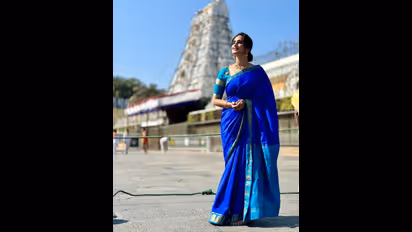 ತಿರುಪತಿ ತಿಮ್ಮಪ್ಪನ ದರ್ಶನ ಪಡೆದ ಕಿರುತೆರೆ ನಟಿ ಕಾವ್ಯಾ ಶಾಸ್ತ್ರಿ  ಸೀರೆ ಚೆನ್ನಾಗಿದೆ ಅಂದ್ರು ಫ್ಯಾನ್ಸ್!