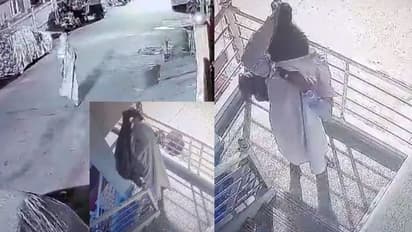 ಮನೆ ಮುಂದೆ ಬಿಚ್ಚಿಟ್ಟ ಲಕ್ಸುರಿ ಶೂಗಳೇ ಟಾರ್ಗೆಟ್:  ನೈಟಿ ಧರಿಸಿ ಬರೋ ಕಳ್ಳನ ಕೈಚಳಕ ಸಿಸಿಟಿವಿಯಲ್ಲಿ ಸೆರೆ