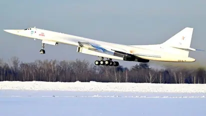Russia's Vladimir Putin flies in new Tu-160M, one of world's most lethal long-range strategic bombers (WATCH)