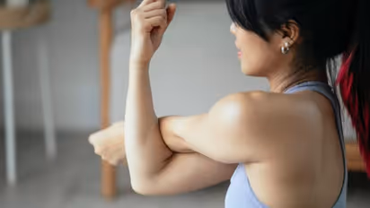 സ്ട്രെസ് അകറ്റാൻ സഹായിക്കുന്ന സിമ്പിള് സ്ട്രെച്ചസ്; ഇവ പതിവായി ചെയ്യൂ...