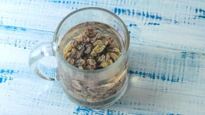 രാവിലെ വെറും വയറ്റിൽ കുതിർത്ത ഉണക്കമുന്തിരി കഴിക്കൂ; അറിയാം ഈ 10 ഗുണങ്ങള്‍... 