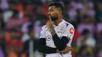 മുംബൈ കുപ്പായത്തിൽ അഹമ്മദാബാദിൽ കളിക്കാനെത്തുന്ന ഹാർദ്ദിക്കിനെ കൂവിതോൽപ്പിക്കണം, തുറന്നു പറഞ്ഞ് ആകാശ് ചോപ്ര