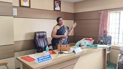 எனக்கு தெரியாமல் நிதியை முறைகேடாக பயன்படுத்துறாங்க; செயலாளரை கண்டித்து ஊராட்சி குழு தலைவர் வெளிநடப்பு